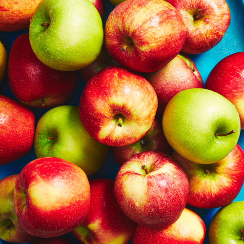 Fresh apples on a blue tray.